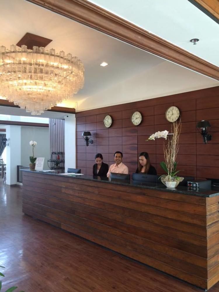 Vista Real Hotel Tagaytay City Exteriör bild