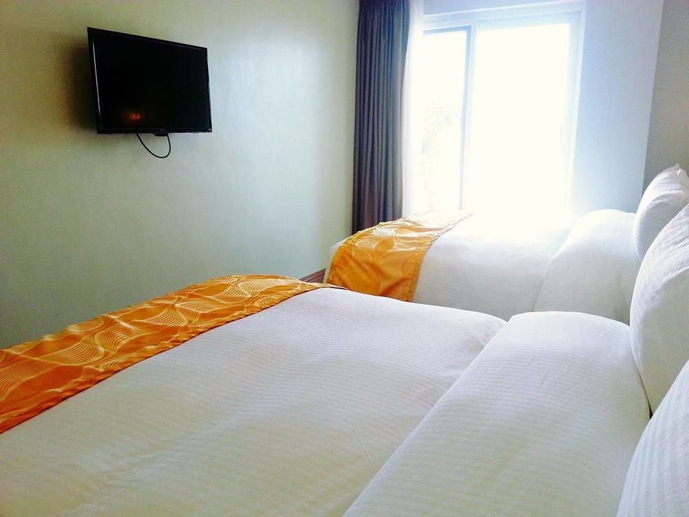 Vista Real Hotel Tagaytay City Exteriör bild