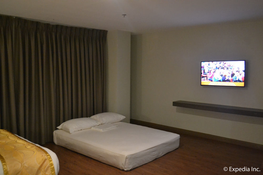 Vista Real Hotel Tagaytay City Exteriör bild