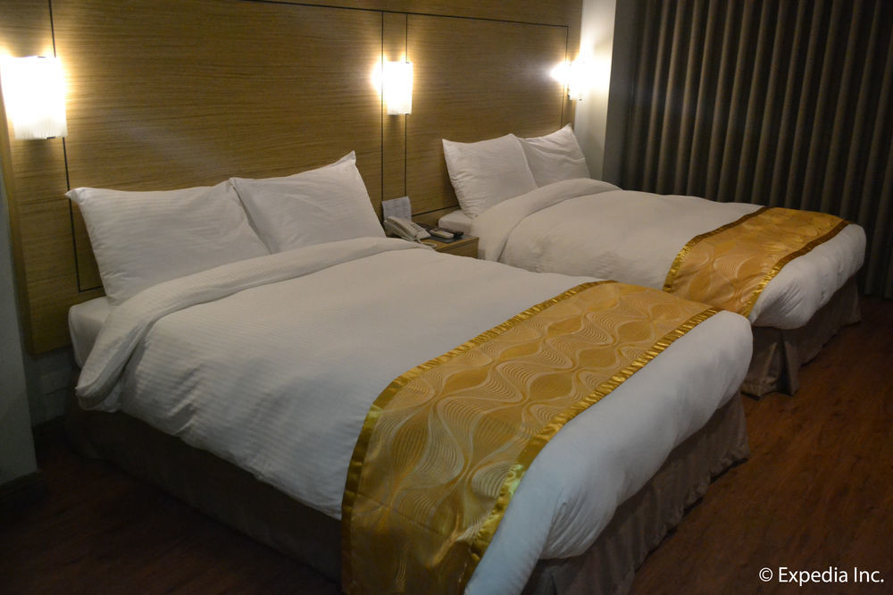 Vista Real Hotel Tagaytay City Exteriör bild