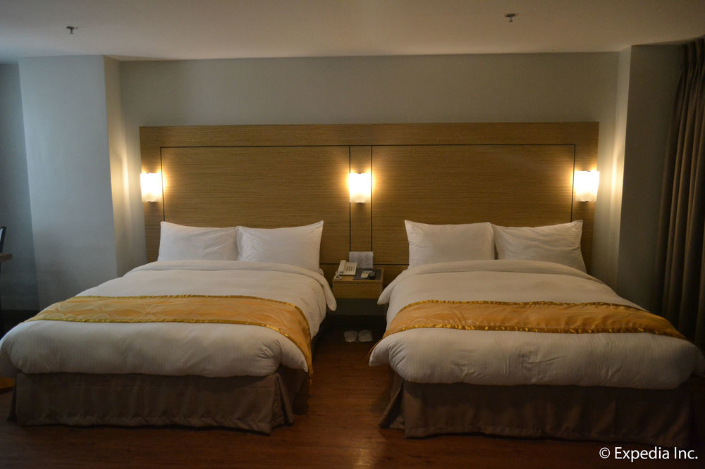 Vista Real Hotel Tagaytay City Exteriör bild
