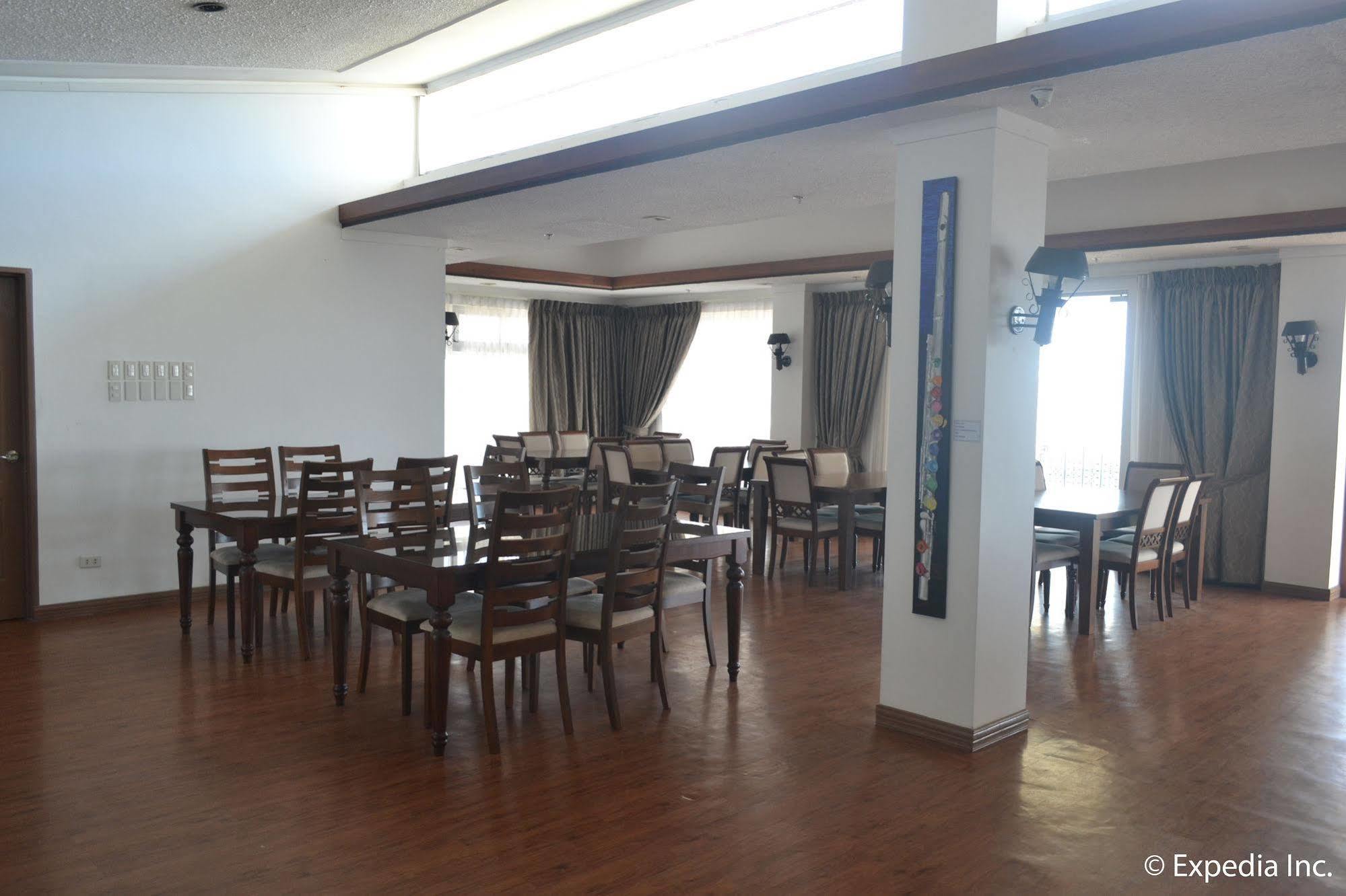 Vista Real Hotel Tagaytay City Exteriör bild