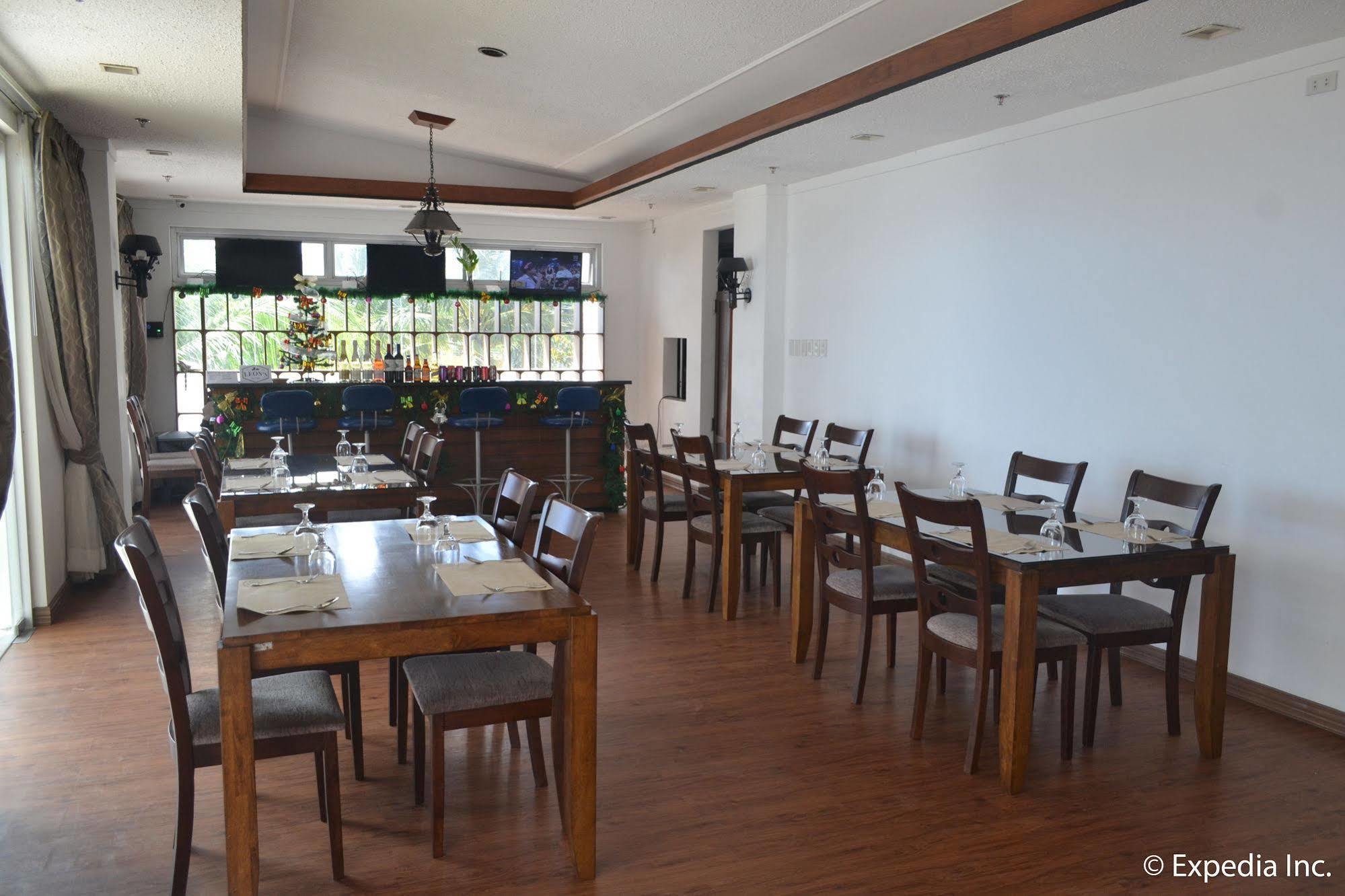 Vista Real Hotel Tagaytay City Exteriör bild