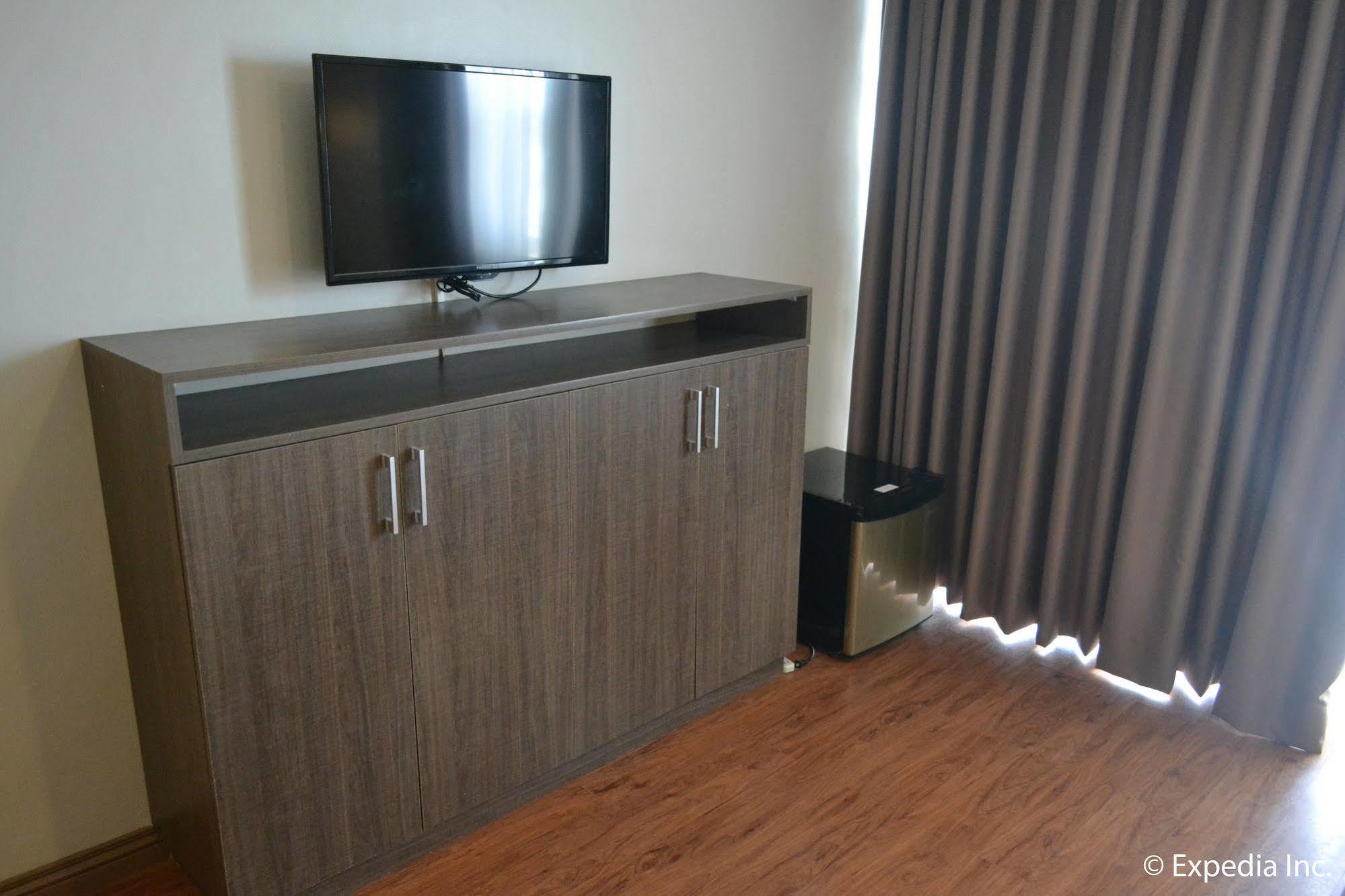 Vista Real Hotel Tagaytay City Exteriör bild